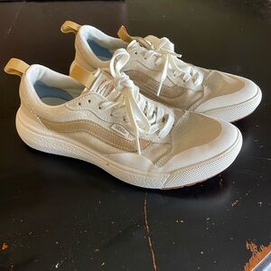 Vans UltraRange White and Tan Women’s 9.5